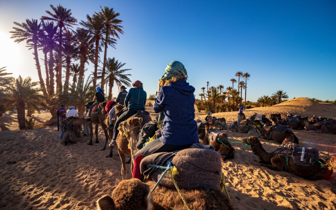 ¡Descubre la magia del Valle del Ziz y Erg Chebbi en Merzouga en 4x4! Explora paisajes únicos y vive una aventura inolvidable. ¡Reserva ahora y vive la emoción!